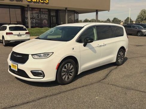 Used 2024 Chrysler Pacifica Limited FWD image 4