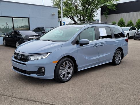 Certified 2025 Honda Odyssey Touring image 2