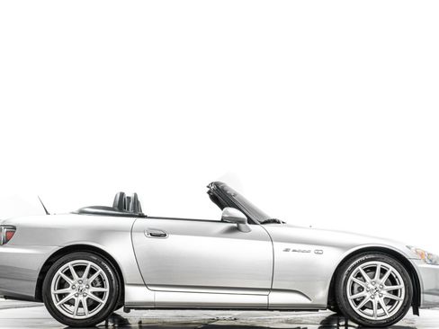 Used 2004 Honda S2000 image 2