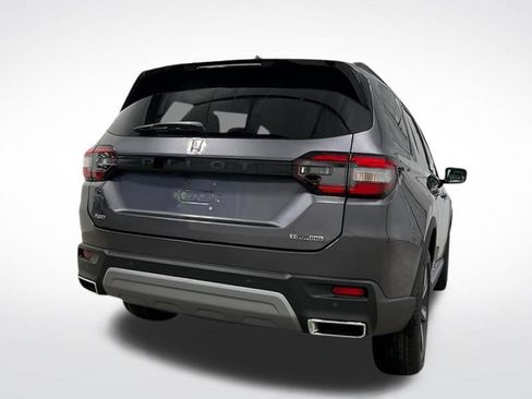 Used 2024 Honda Pilot Touring image 4