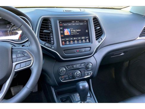 Used 2022 Jeep Cherokee Latitude Lux w/ Sun & Sound Group FWD image 6