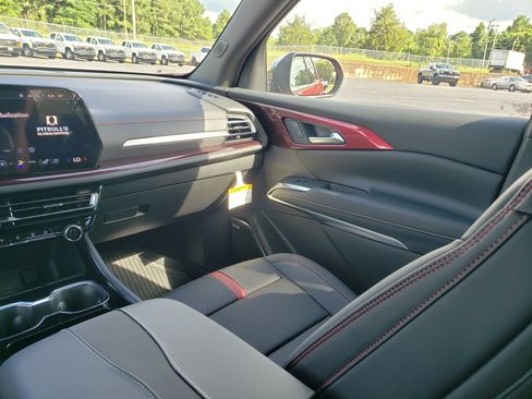 New 2026 Chevrolet Traverse RS w/ LPO, Floor Liner Package FWD image 37