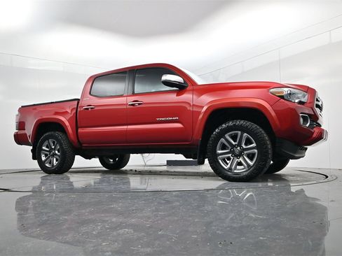 Used 2019 Toyota Tacoma Limited image 37