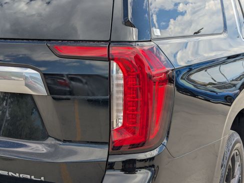 Used 2024 GMC Yukon XL Denali w/ Advanced Technology Package AWD/4WD image 12