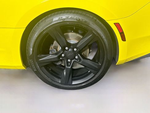 Used 2017 Chevrolet Camaro LT RWD image 11