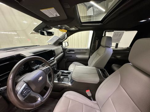 Certified 2024 Chevrolet Silverado 1500 LTZ w/ LTZ Premium Package AWD/4WD image 32