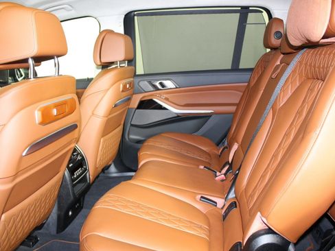 Used 2025 BMW X7 xDrive40i w/ Executive Package image 22