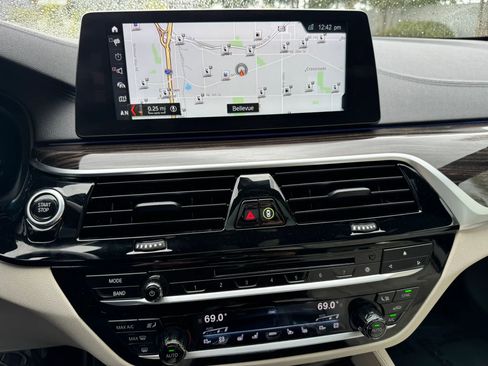 Used 2018 BMW 530e xDrive AWD/4WD image 30