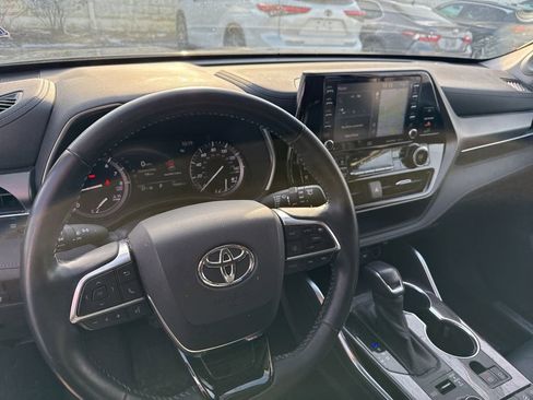 Used 2020 Toyota Highlander Limited image 18