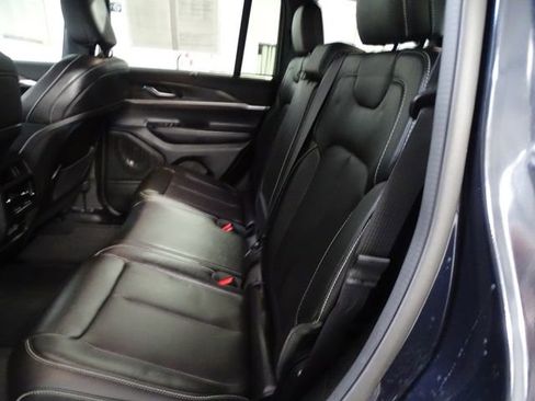 Certified 2024 Jeep Grand Cherokee Limited w/ Luxury Tech Group II image 4