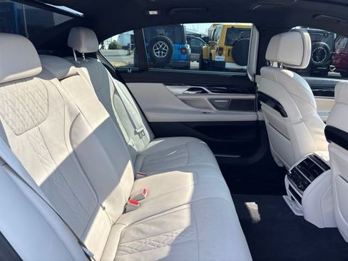 Used 2021 BMW 750i xDrive w/ Executive Package AWD/4WD image 32