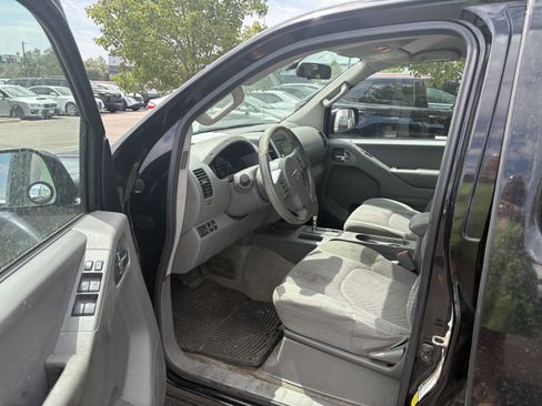 Used 2016 Nissan Frontier SV AWD/4WD image 5
