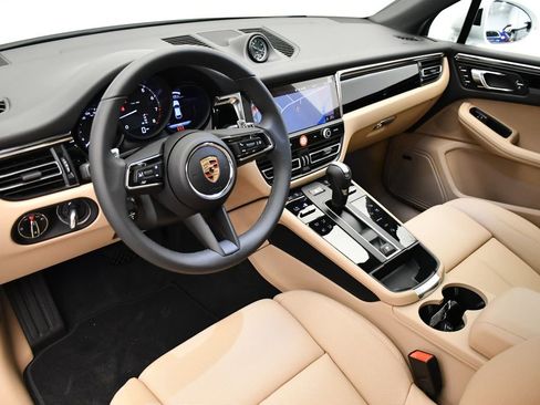 Certified 2025 Porsche Macan Turbo AWD/4WD image 4