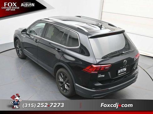 Used 2024 Volkswagen Tiguan SE w/ Panoramic Sunroof Package AWD/4WD image 31