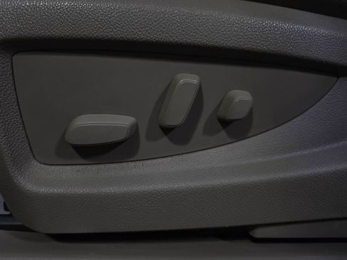 Used 2017 GMC Yukon XL SLT w/ Open Road Package image 32