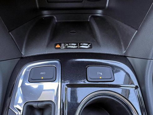 Used 2023 Chevrolet Equinox Premier AWD/4WD image 25