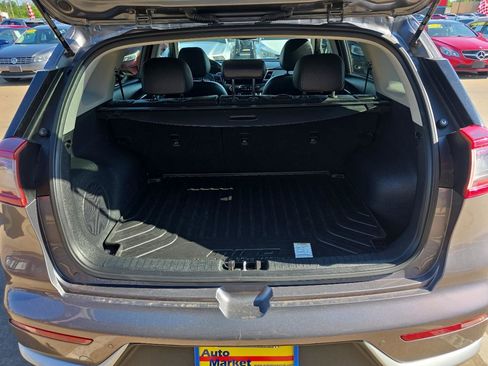 Used 2018 Kia Niro EX w/ EX Premium Package FWD image 28