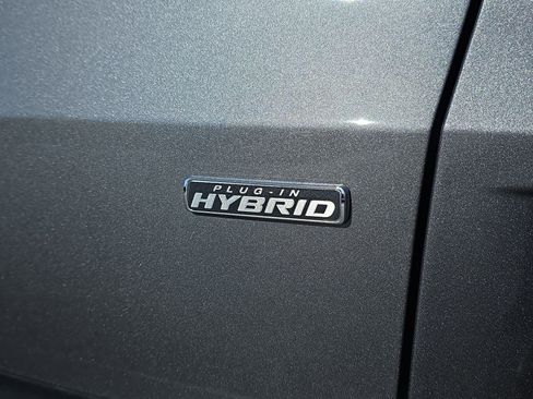 Used 2025 Ford Escape SE image 10