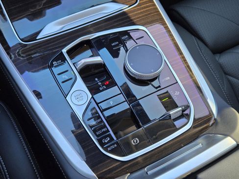 Used 2024 BMW X7 xDrive40i image 26