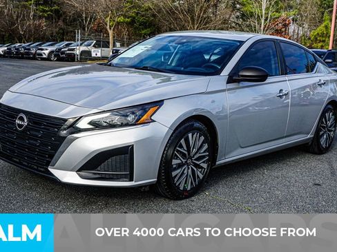 Used 2024 Nissan Altima 2.5 SV image 2