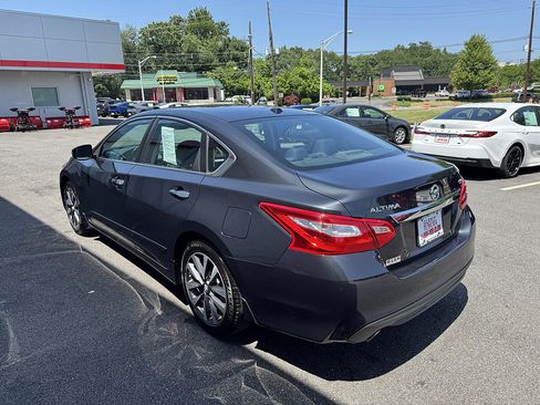 Used 2016 Nissan Altima 2.5 SV w/ Convenience Package FWD image 7