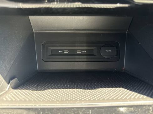 Certified 2023 Volkswagen Atlas Cross Sport SE w/ Panoramic Sunroof Package AWD/4WD image 35