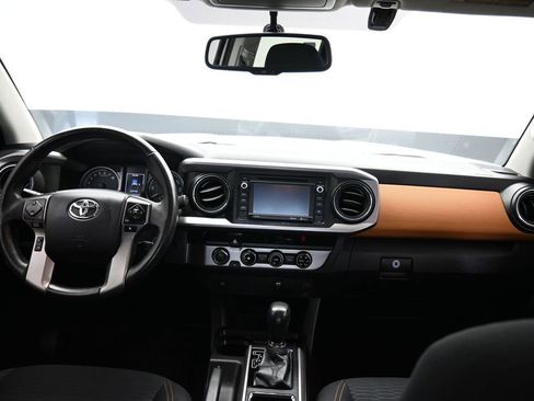 Used 2017 Toyota Tacoma SR5 w/ Tow Package image 37