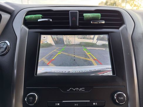 Used 2019 Ford Fusion SE FWD image 25