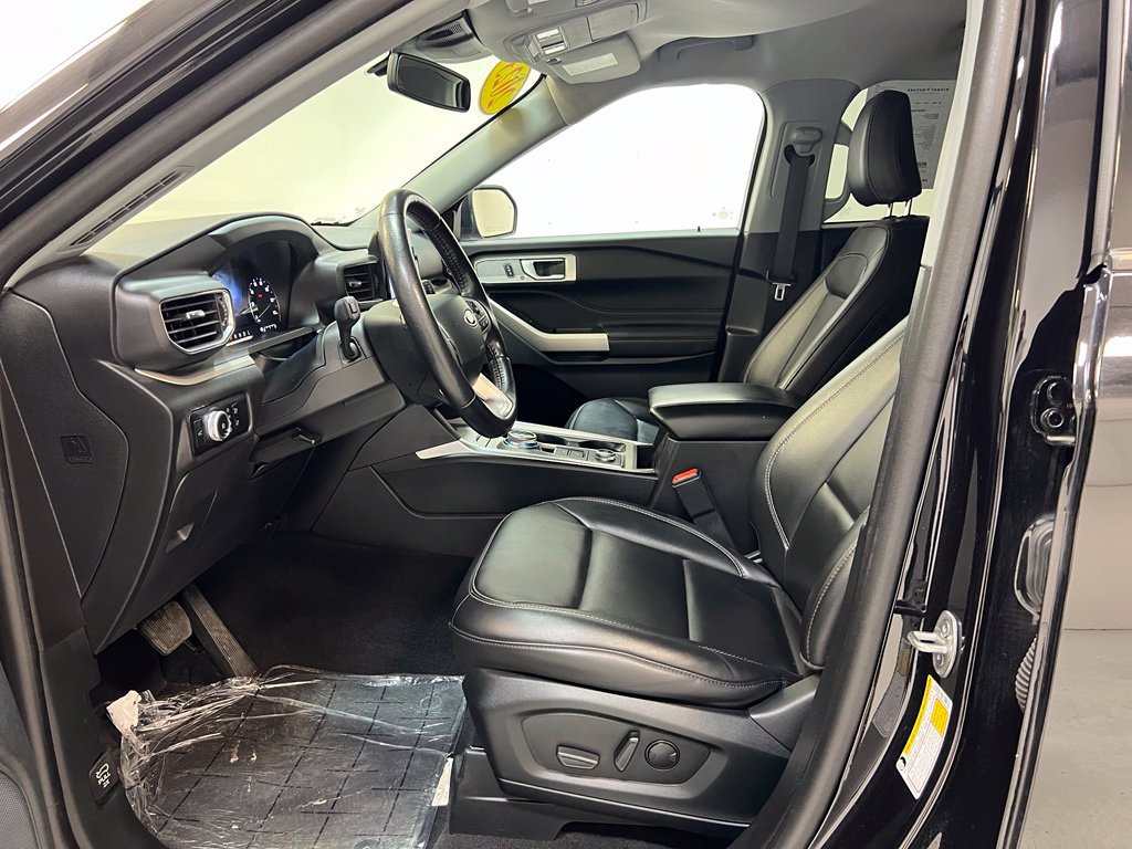 Used 2023 Ford Explorer XLT w/ Equipment Group 202A AWD/4WD image 15
