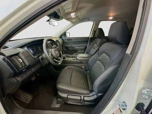 Used 2023 Nissan Pathfinder S AWD/4WD image 13