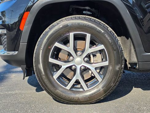 Used 2023 Jeep Grand Cherokee L Limited AWD/4WD image 9