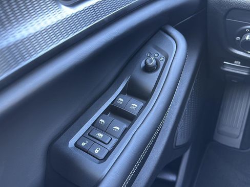 New 2025 Jeep Grand Cherokee Altitude image 27