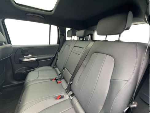 Used 2023 Mercedes-Benz EQB 300 4MATIC image 24