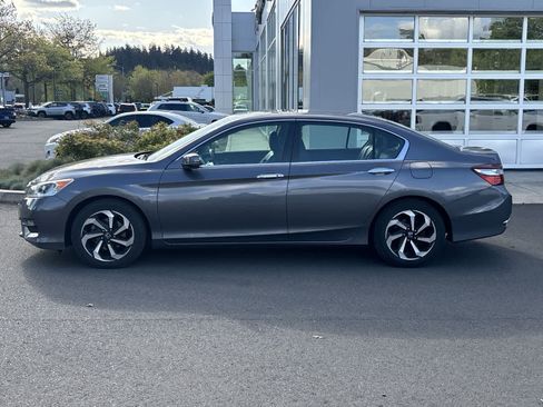 Used 2017 Honda Accord EX-L image 2