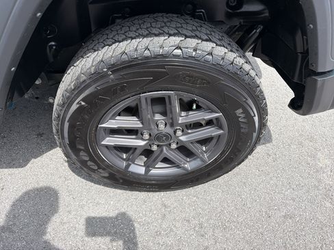 Used 2024 Jeep Wrangler Unlimited Sport AWD/4WD image 12