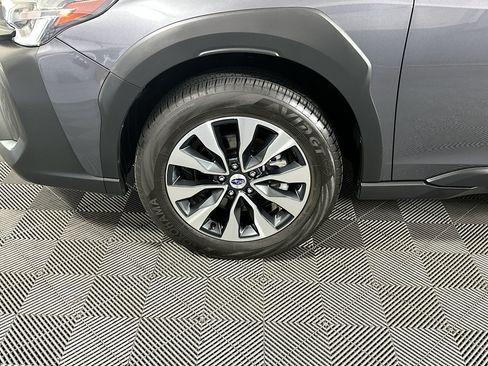 Used 2025 Subaru Outback Limited AWD/4WD image 11