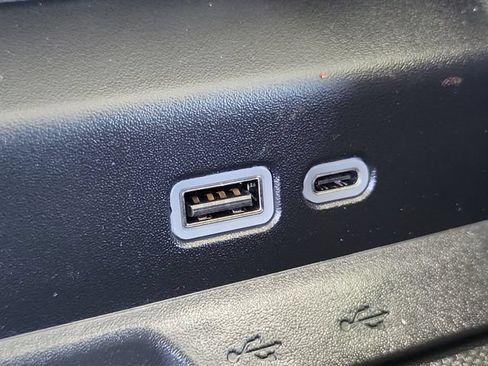 Certified 2026 Chevrolet Suburban High Country AWD/4WD image 16