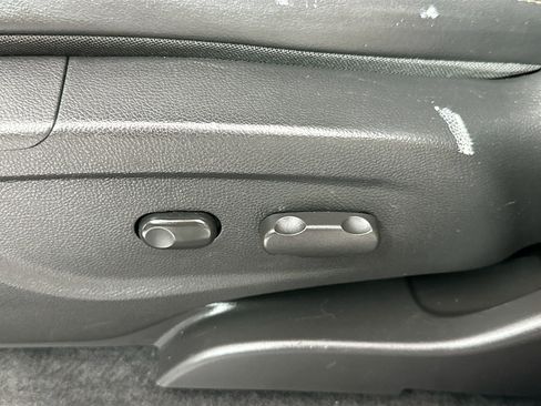 Used 2020 Chevrolet Trax LT w/ LT Convenience Package image 17