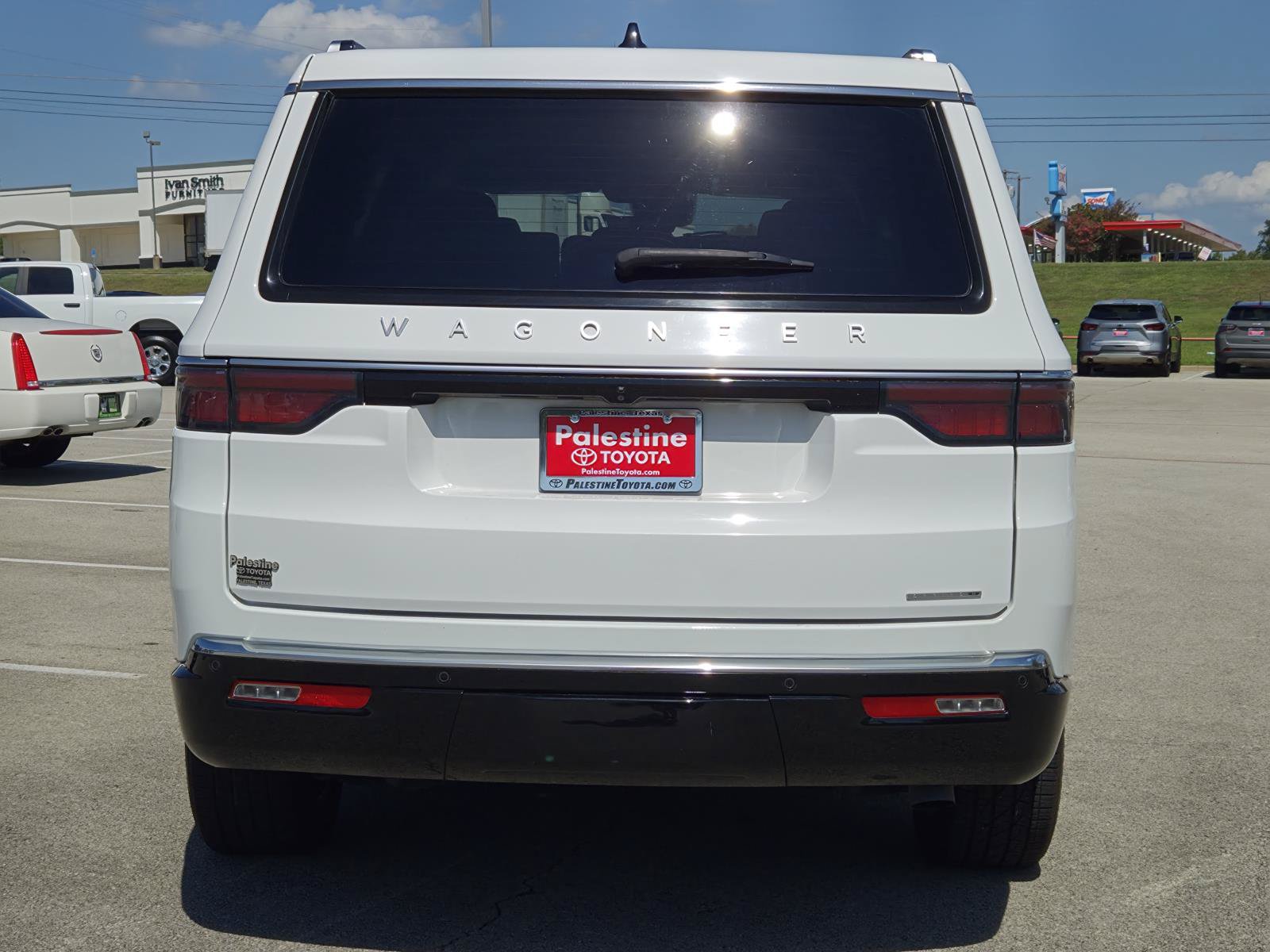 Used 2024 Jeep Wagoneer Series II w/ Flexible Seating Group RWD image 5