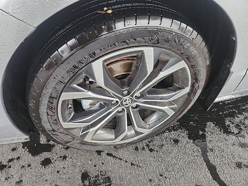 Used 2025 Toyota Sienna Platinum image 9