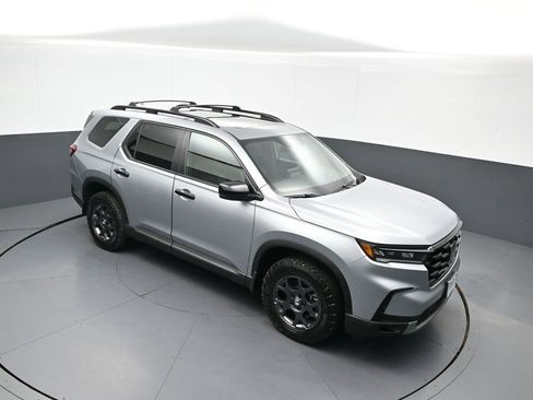 Certified 2025 Honda Pilot TrailSport image 38