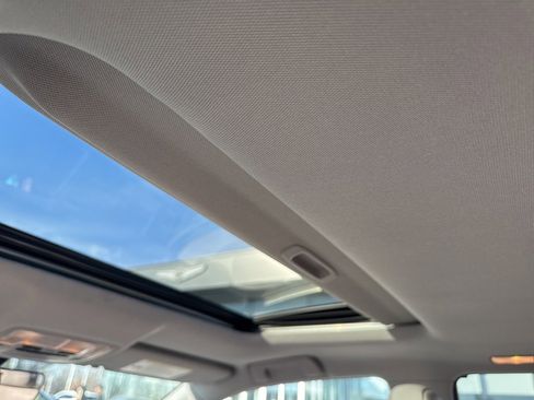 Used 2017 Toyota Highlander XLE image 24