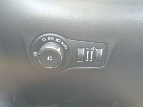 Certified 2025 Jeep Compass Limited w/ High Altitude Package image 11