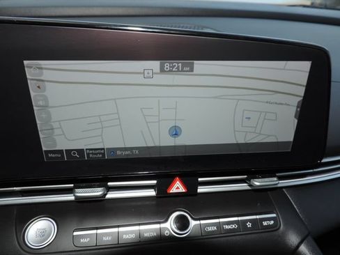 Used 2025 Hyundai Elantra Limited FWD image 24