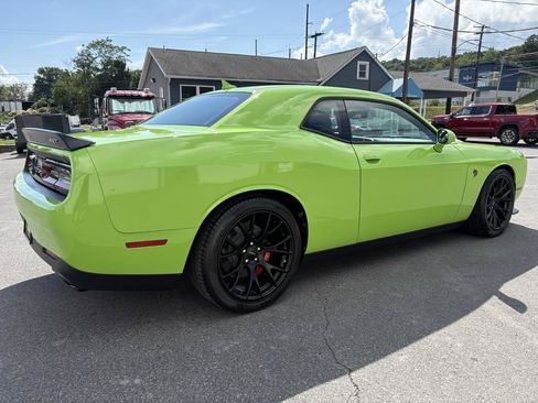 Used 2015 Dodge Challenger SRT Hellcat RWD image 5