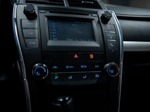 Used 2017 Toyota Camry SE image 21