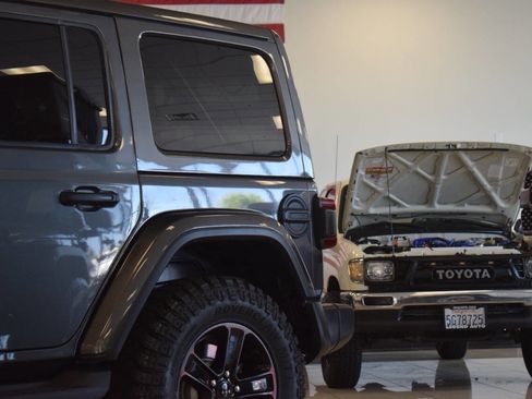 Used 2020 Jeep Wrangler Unlimited Sahara image 16