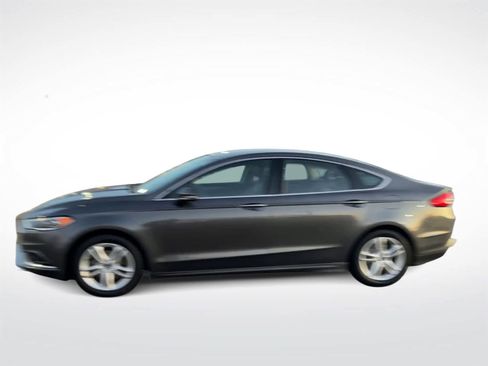 Used 2018 Ford Fusion SE w/ Fusion SE Technology Package image 5