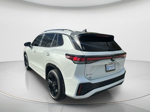 New 2026 Volkswagen Tiguan SE R-Line image 3