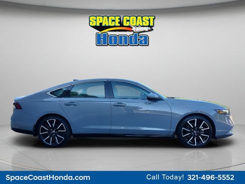 Used 2025 Honda Accord Touring image 2